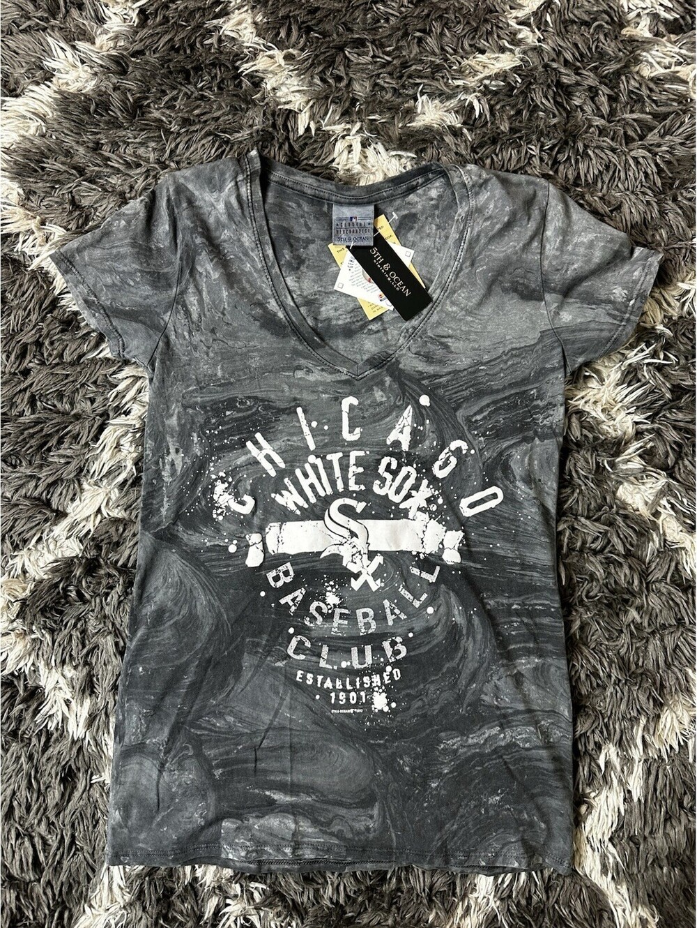 NWT 5th & Ocean Chicago White Sox MLB Tie Dye V-Neck Shirt Women's Medium Gray